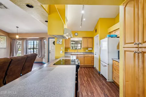 Kitchen - 1801 E Aire Libre Ave, Phoenix, AZ 85022 photo 3 of 4