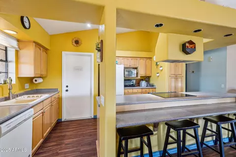 Kitchen - 1801 E Aire Libre Ave, Phoenix, AZ 85022 photo 1 of 4