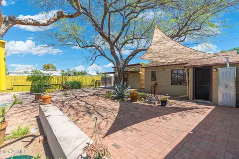Exterior - 2434 E Pinchot Ave, Phoenix, AZ 85016 photo 5 of 11