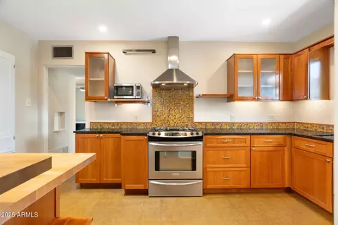 Kitchen - 2434 E Pinchot Ave, Phoenix, AZ 85016 photo 1 of 4