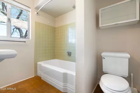Bath - 2434 E Pinchot Ave, Phoenix, AZ 85016 photo 3 of 4