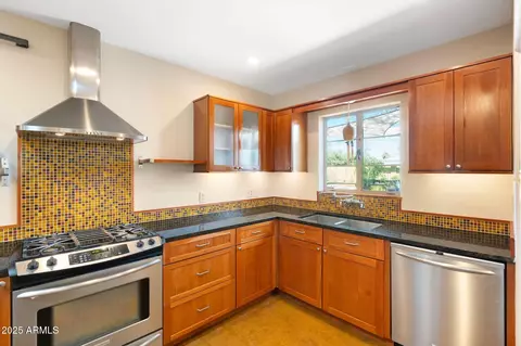 Kitchen - 2434 E Pinchot Ave, Phoenix, AZ 85016 photo 3 of 4