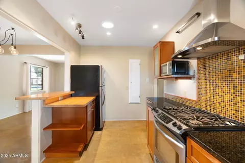 Kitchen - 2434 E Pinchot Ave, Phoenix, AZ 85016 photo 4 of 4