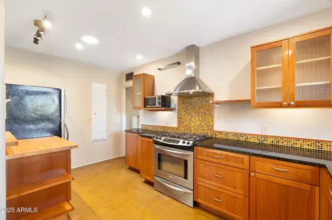 Kitchen - 2434 E Pinchot Ave, Phoenix, AZ 85016 photo 2 of 4