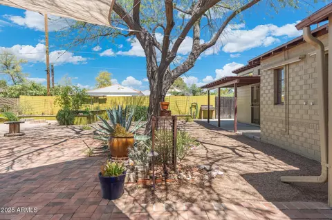 Exterior - 2434 E Pinchot Ave, Phoenix, AZ 85016 photo 6 of 11