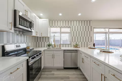 Kitchen - 10811 E Contessa St, Mesa, AZ 85207 photo 1 of 7