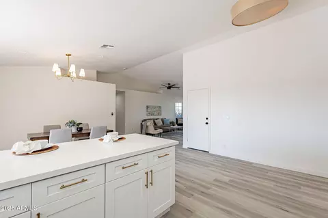 Kitchen - 10811 E Contessa St, Mesa, AZ 85207 photo 4 of 7