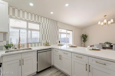 Kitchen - 10811 E Contessa St, Mesa, AZ 85207 photo 3 of 7