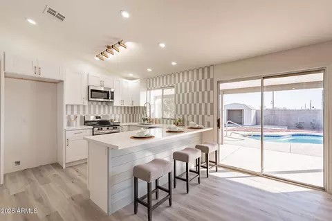 Kitchen - 10811 E Contessa St, Mesa, AZ 85207 photo 6 of 7