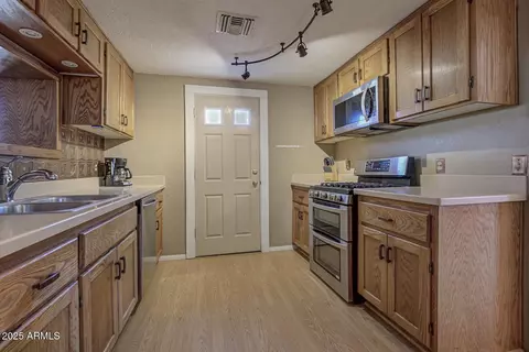 Kitchen - 6066 W South Rd, Pine, AZ 85544 photo 2 of 3