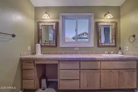 Bath - 6066 W South Rd, Pine, AZ 85544 photo 2 of 3