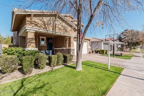 Exterior - 4058 E Mesquite St, Gilbert, AZ 85296 photo 4 of 11