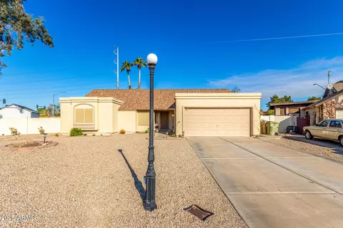 5448 W Shaw Butte Dr, Glendale, AZ 85304