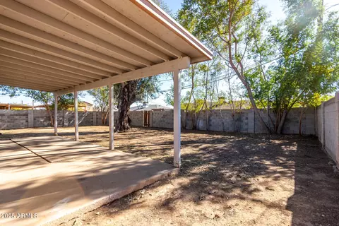 Exterior - 2905 W Stella Ln, Phoenix, AZ 85017 photo 4 of 6