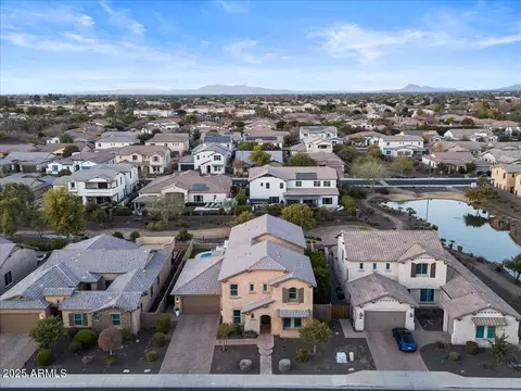 View/Area - 904 E Hampton Ln, Gilbert, AZ 85295 photo 1 of 7