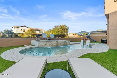 Exterior - 904 E Hampton Ln, Gilbert, AZ 85295 photo 13 of 14