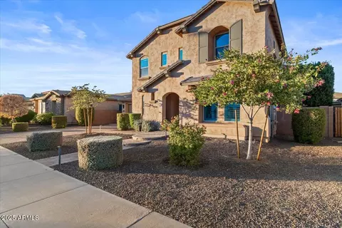 Exterior - 904 E Hampton Ln, Gilbert, AZ 85295 photo 4 of 14