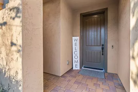 Exterior - 904 E Hampton Ln, Gilbert, AZ 85295 photo 5 of 14