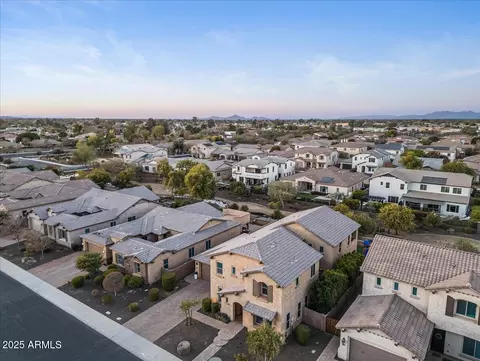 View/Area - 904 E Hampton Ln, Gilbert, AZ 85295 photo 3 of 7