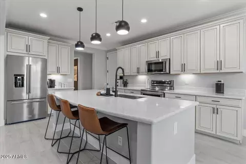 Kitchen - 904 E Hampton Ln, Gilbert, AZ 85295 photo 2 of 4