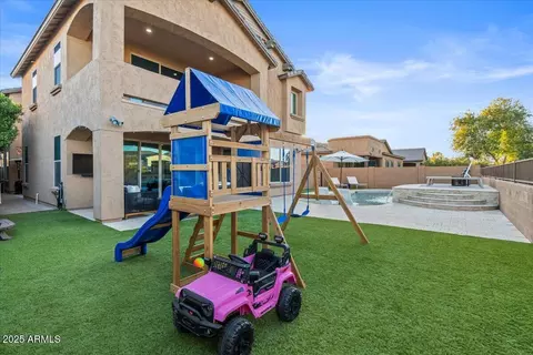 Exterior - 904 E Hampton Ln, Gilbert, AZ 85295 photo 8 of 14