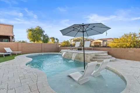 Exterior - 904 E Hampton Ln, Gilbert, AZ 85295 photo 9 of 14