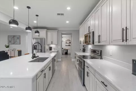 Kitchen - 904 E Hampton Ln, Gilbert, AZ 85295 photo 3 of 4
