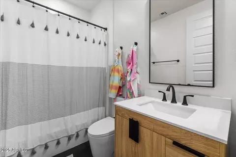 Bath - 904 E Hampton Ln, Gilbert, AZ 85295 photo 6 of 6