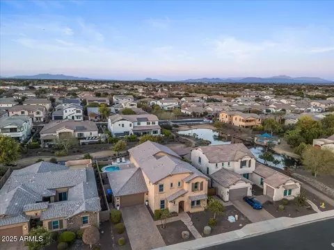 View/Area - 904 E Hampton Ln, Gilbert, AZ 85295 photo 2 of 7