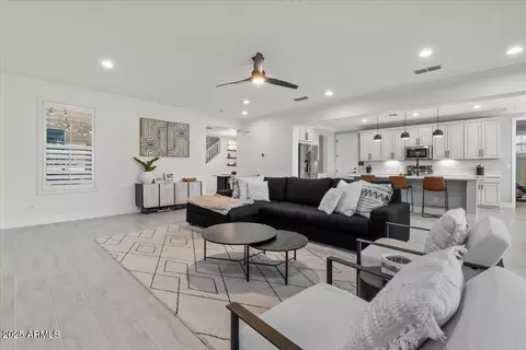 Entry Way - 904 E Hampton Ln, Gilbert, AZ 85295 photo 5 of 6