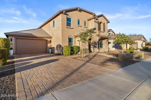 Exterior - 904 E Hampton Ln, Gilbert, AZ 85295 photo 3 of 14
