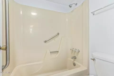 Bath - 3033 E Devonshire Ave #1037, Phoenix, AZ 85016 photo 2 of 2
