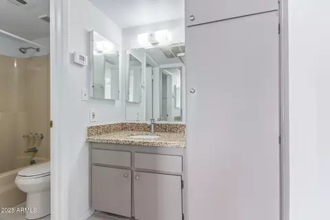 Bath - 3033 E Devonshire Ave #1037, Phoenix, AZ 85016 photo 1 of 2