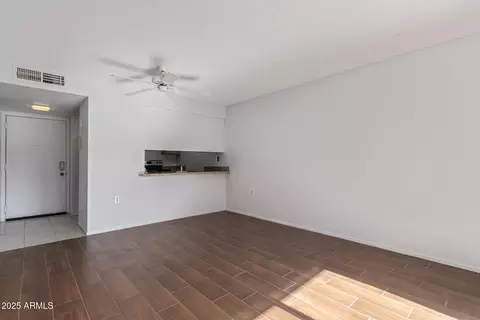 Living - 3033 E Devonshire Ave #1037, Phoenix, AZ 85016 photo 1 of 3