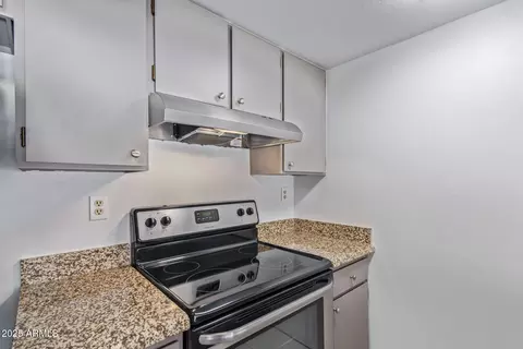 Kitchen - 3033 E Devonshire Ave #1037, Phoenix, AZ 85016 photo 3 of 4