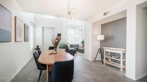 Dining - 706 E Washington St #128, Phoenix, AZ 85034 photo 1 of 2