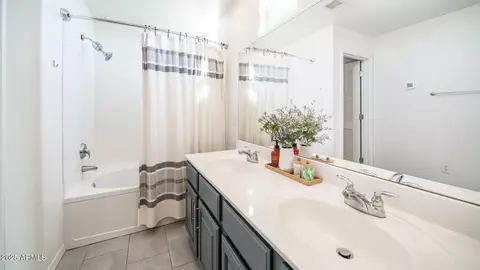 Bath - 706 E Washington St #128, Phoenix, AZ 85034 photo 3 of 3