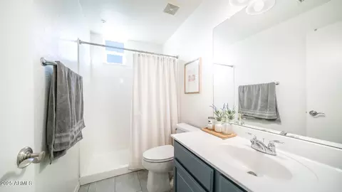 Bath - 706 E Washington St #128, Phoenix, AZ 85034 photo 2 of 3