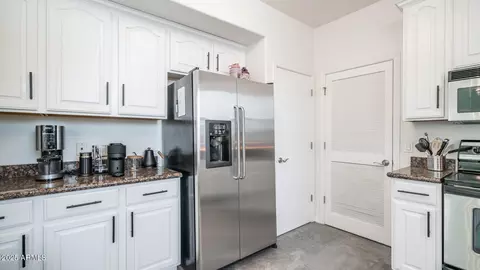 Kitchen - 706 E Washington St #128, Phoenix, AZ 85034 photo 2 of 4