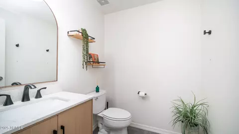 Bath - 706 E Washington St #128, Phoenix, AZ 85034 photo 1 of 3
