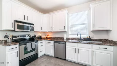 Kitchen - 706 E Washington St #128, Phoenix, AZ 85034 photo 1 of 4