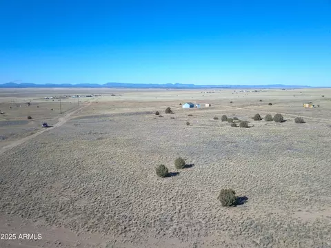 085 W Malapai Rd # C, Paulden, AZ 86334