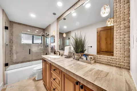 Bath - 4022 E Stanford Dr, Phoenix, AZ 85018 photo 3 of 3