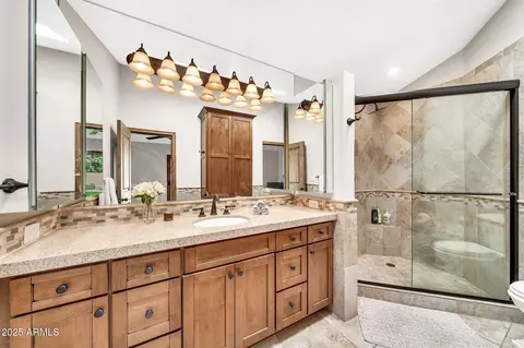 Bath - 4022 E Stanford Dr, Phoenix, AZ 85018 photo 1 of 3