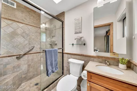 Bath - 4022 E Stanford Dr, Phoenix, AZ 85018 photo 2 of 3