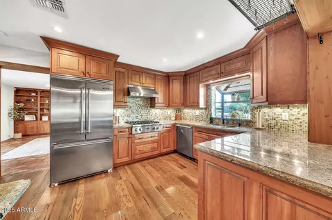 Kitchen - 4022 E Stanford Dr, Phoenix, AZ 85018 photo 5 of 5