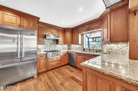 Kitchen - 4022 E Stanford Dr, Phoenix, AZ 85018 photo 4 of 5