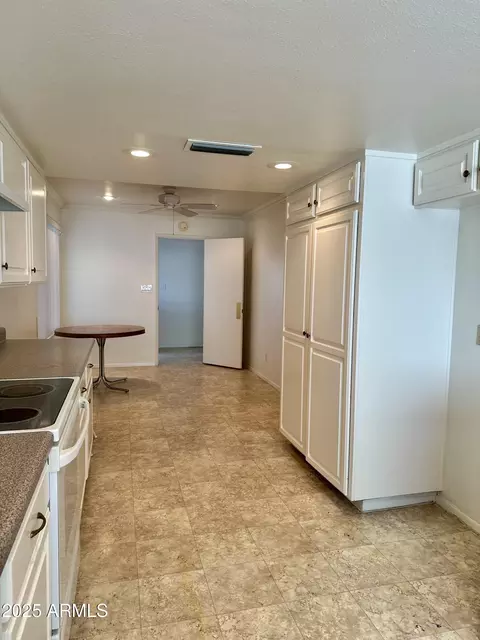 Kitchen - 4829 E Lake Point Cir, Phoenix, AZ 85044 photo 4 of 5