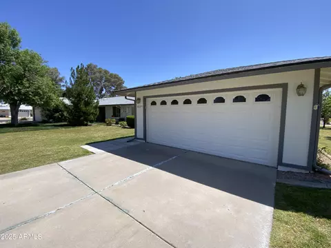 Exterior - 4829 E Lake Point Cir, Phoenix, AZ 85044 photo 2 of 8