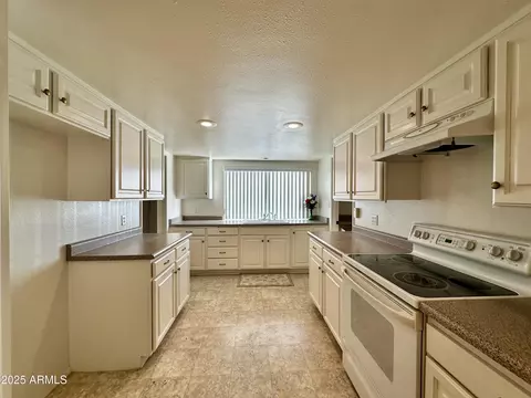Kitchen - 4829 E Lake Point Cir, Phoenix, AZ 85044 photo 1 of 5